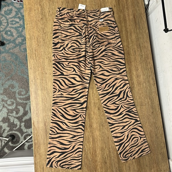 Wrangler nwt Tiger print tan black denim Wild West high rise straight crop jeans - Picture 8 of 11